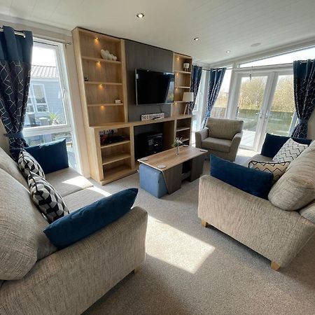 Indulgence Lakeside Lodge I3 With Hot Tub, Private Fishing Peg Situated At Tattershall Lakes Country Park المظهر الخارجي الصورة