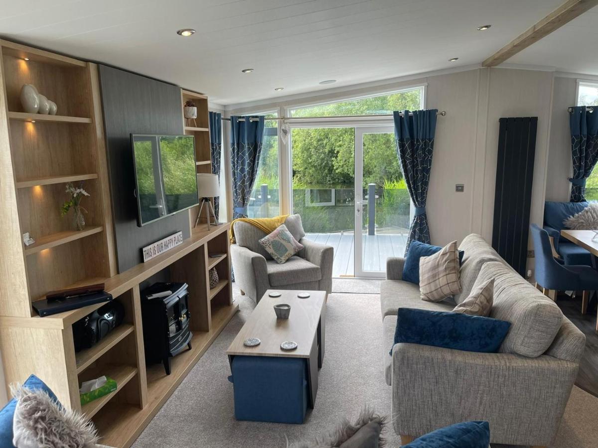 Indulgence Lakeside Lodge I3 With Hot Tub, Private Fishing Peg Situated At Tattershall Lakes Country Park المظهر الخارجي الصورة