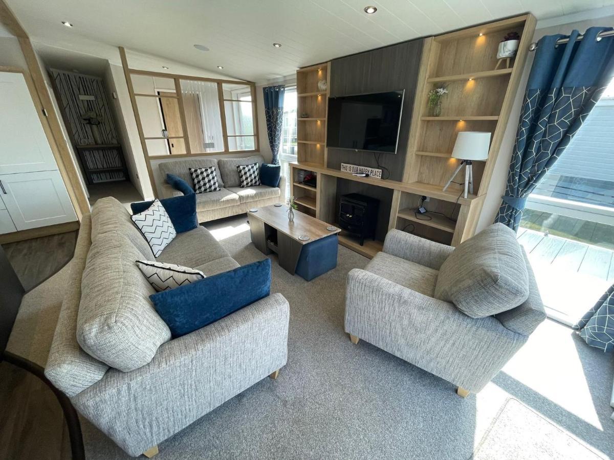 Indulgence Lakeside Lodge I3 With Hot Tub, Private Fishing Peg Situated At Tattershall Lakes Country Park المظهر الخارجي الصورة