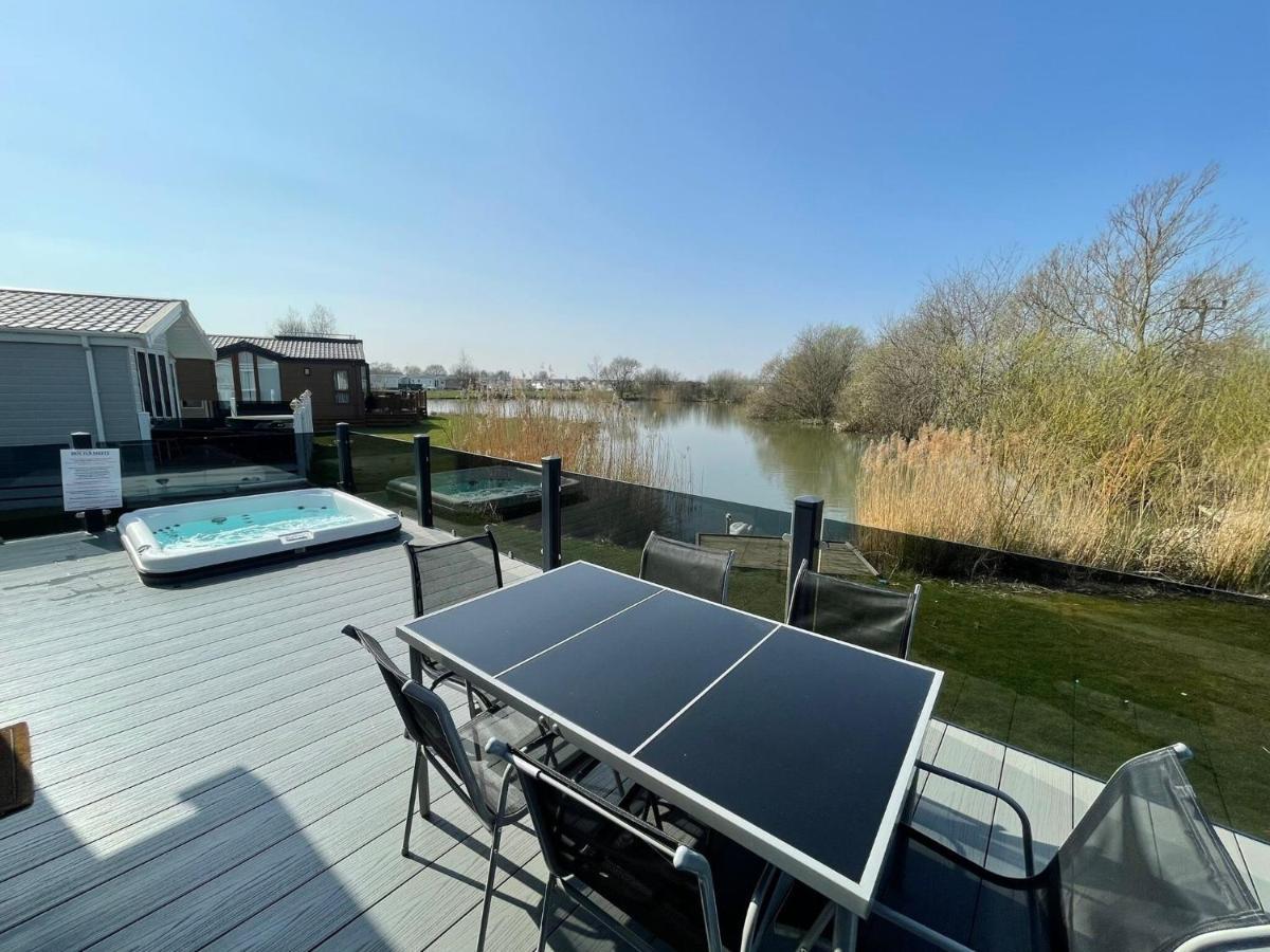 Indulgence Lakeside Lodge I3 With Hot Tub, Private Fishing Peg Situated At Tattershall Lakes Country Park المظهر الخارجي الصورة