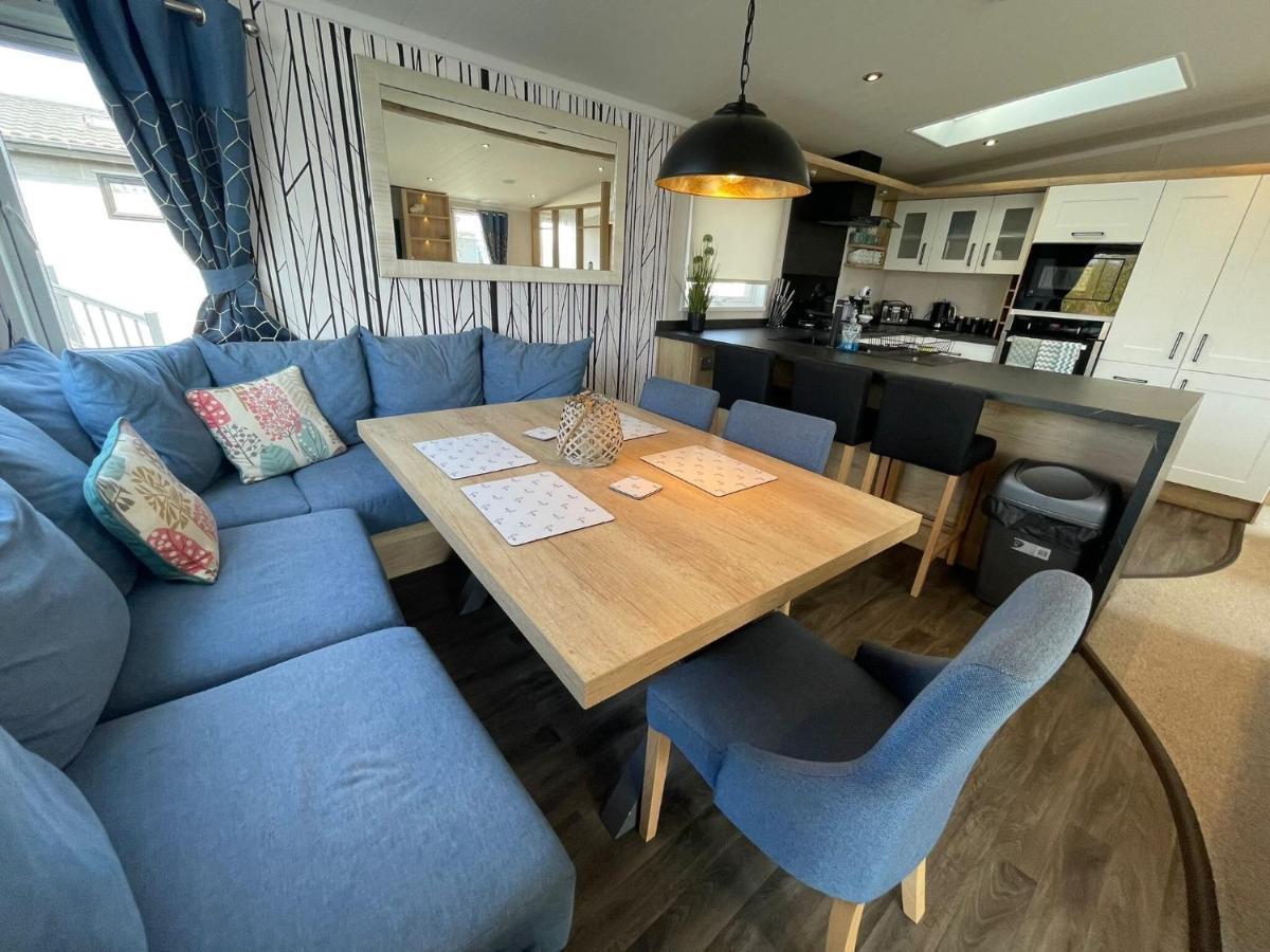 Indulgence Lakeside Lodge I3 With Hot Tub, Private Fishing Peg Situated At Tattershall Lakes Country Park المظهر الخارجي الصورة